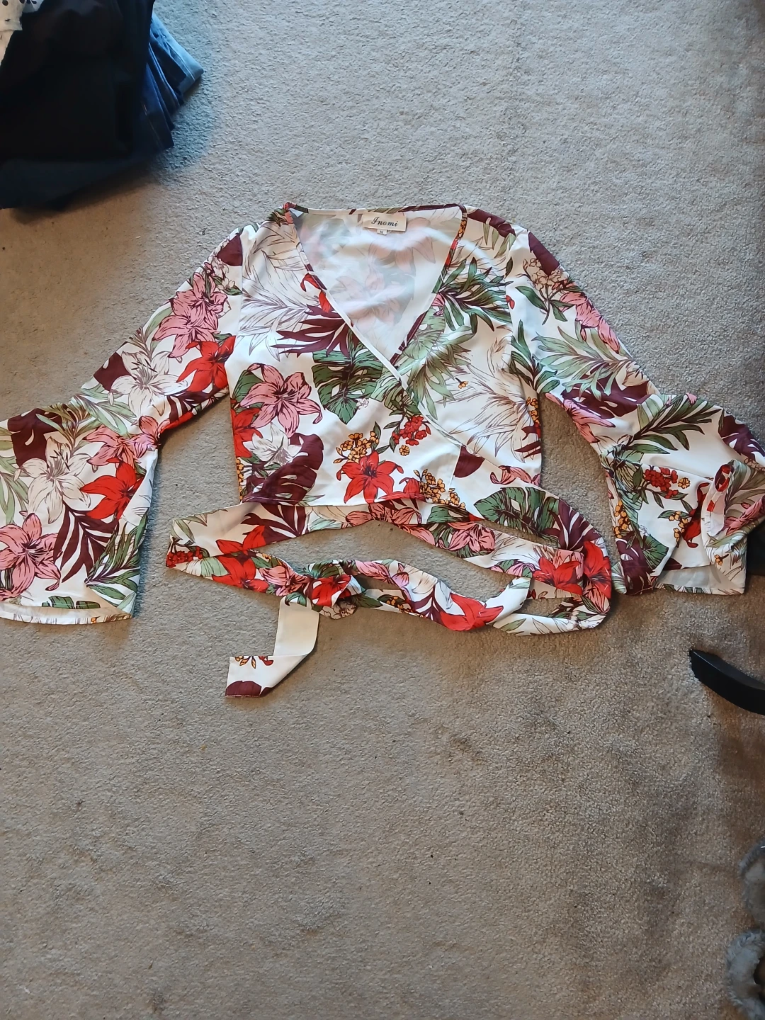 Inomi versatile floral bell sleeved tied top size medium (M) - photo 2