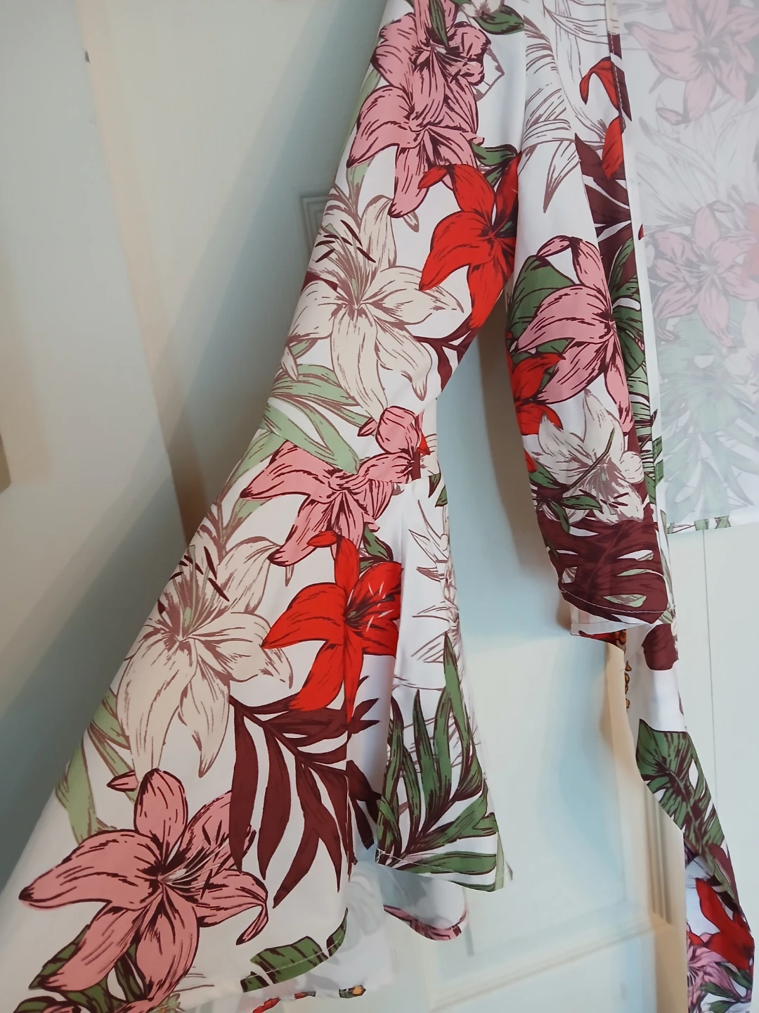 Inomi versatile floral bell sleeved tied top size medium (M) - photo 4