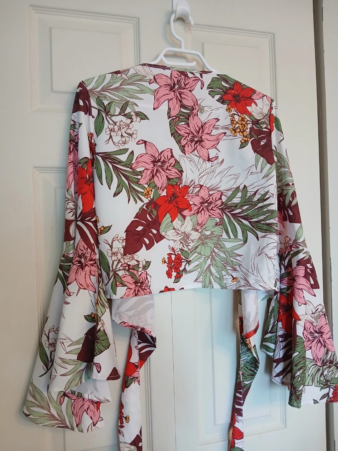Inomi versatile floral bell sleeved tied top size medium (M) - photo 5