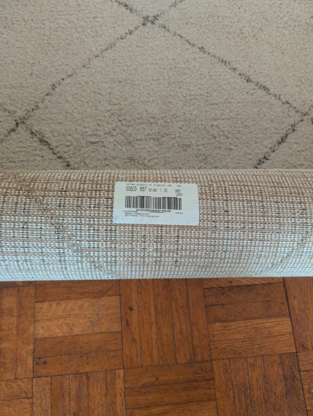 Area Rug with Diamond Pattern - photo 3