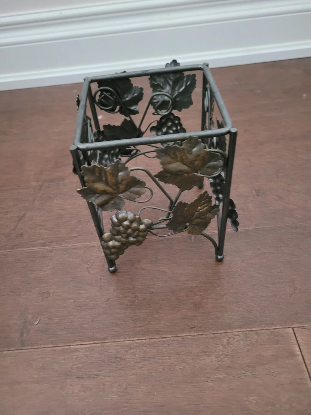 Metal Pot/ Plant Holder