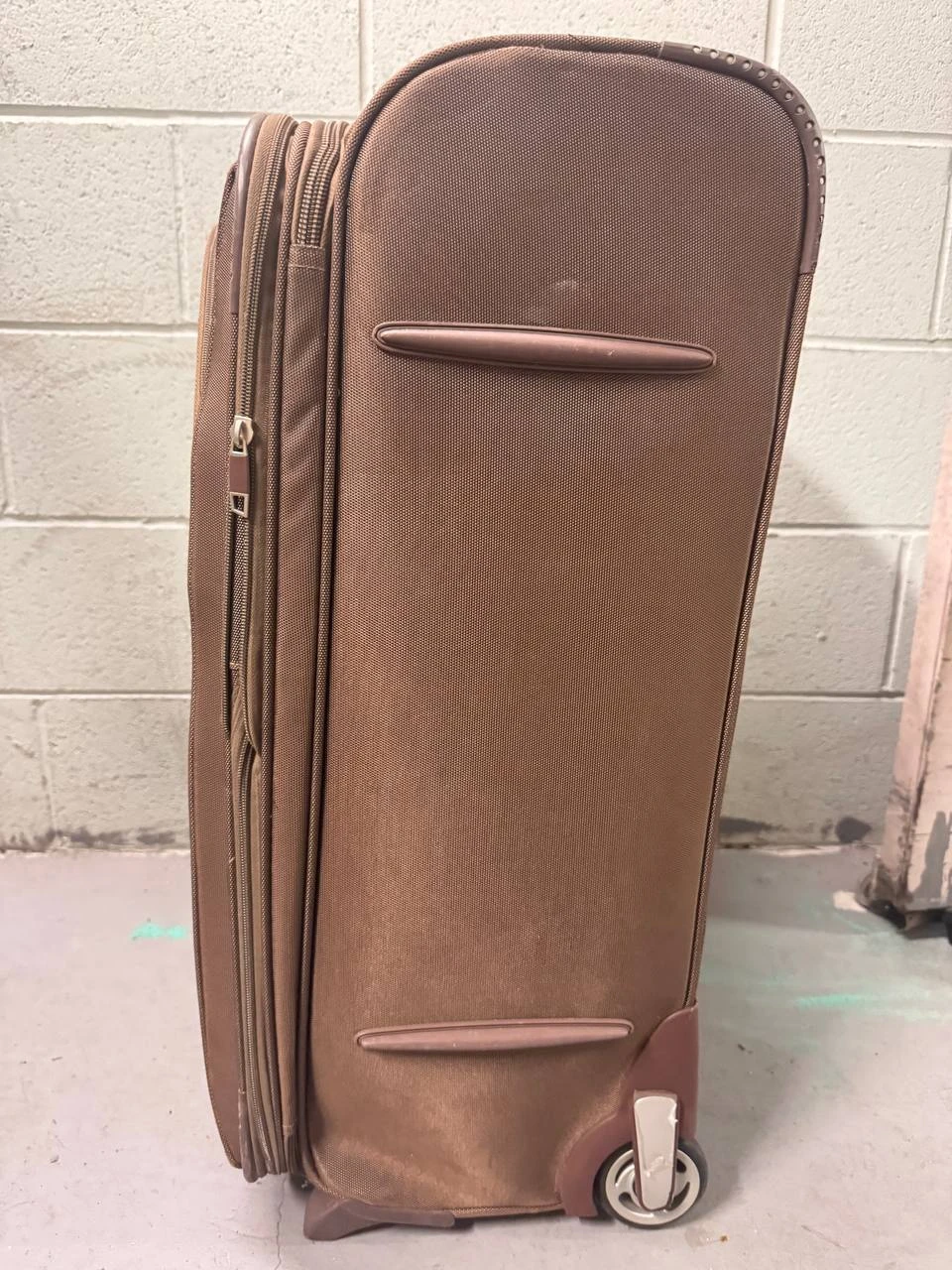 EMCORA Brown Softside Spinner Suitcase - photo 5