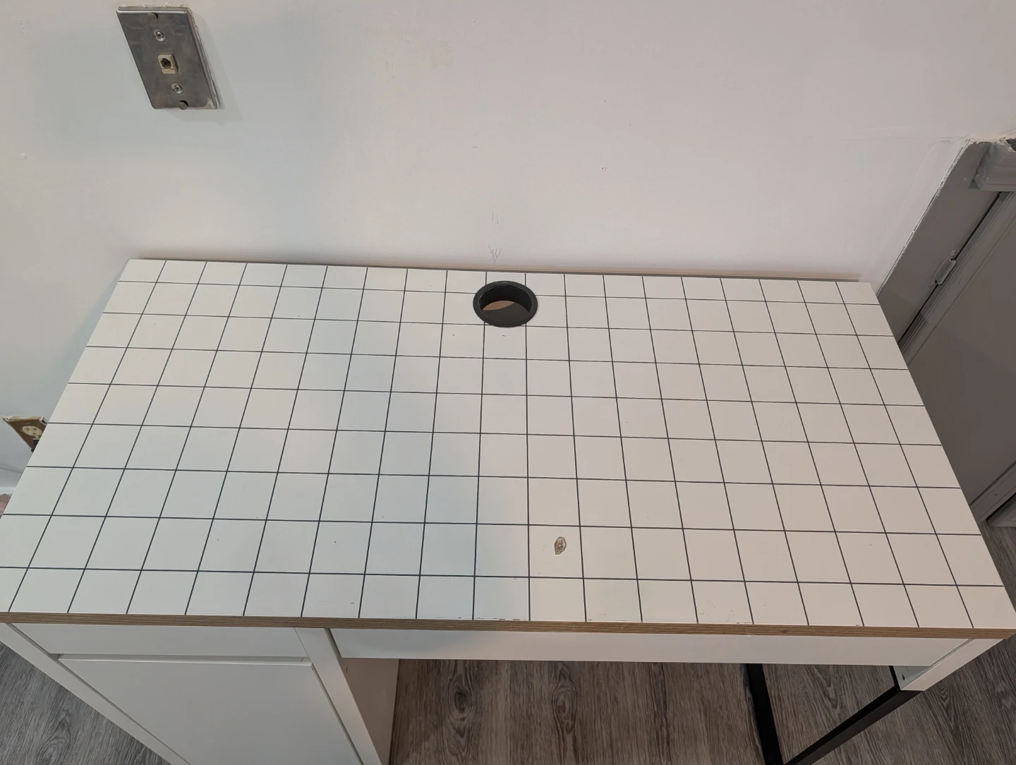 White Grid Pattern Desk with Drawer
