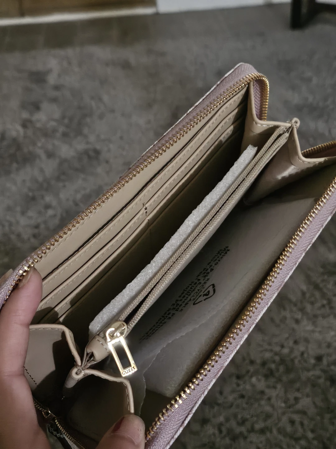 Guess Los Angeles Zip Around Wallet - photo 4