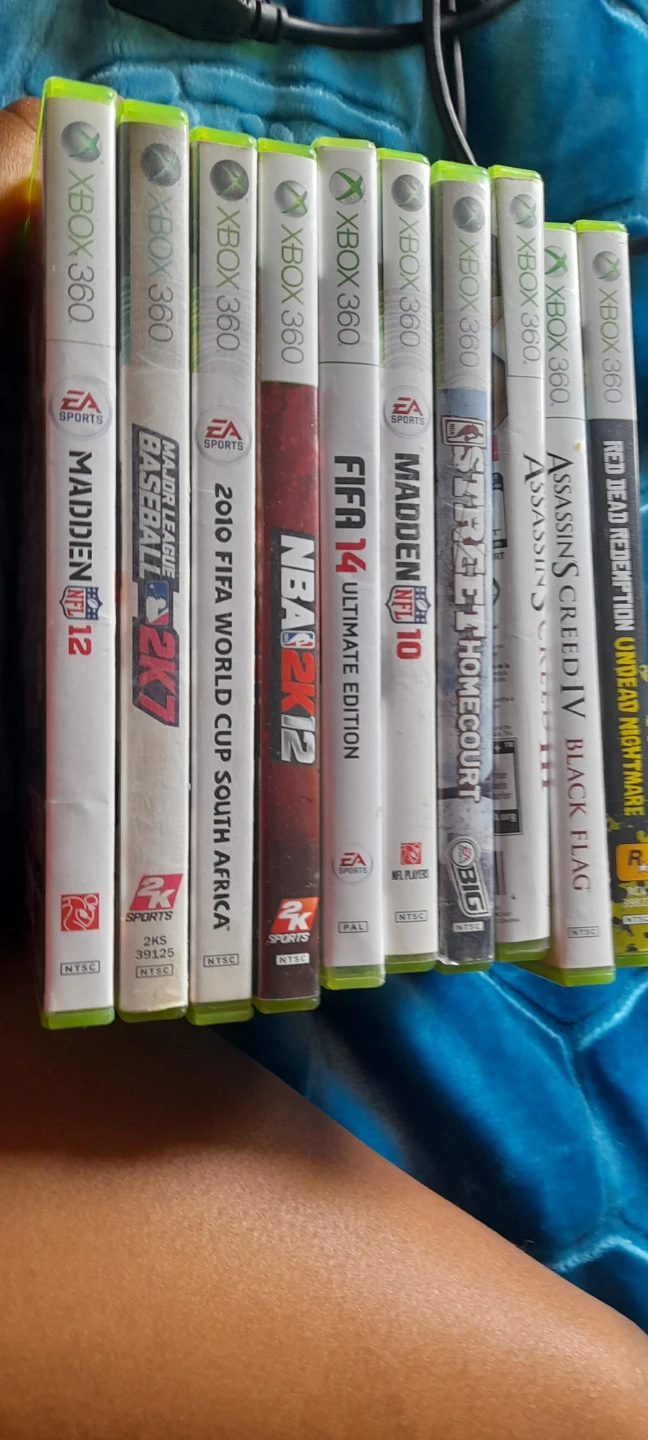 Xbox 360 Console with 2 Controllers and Games - photo 3