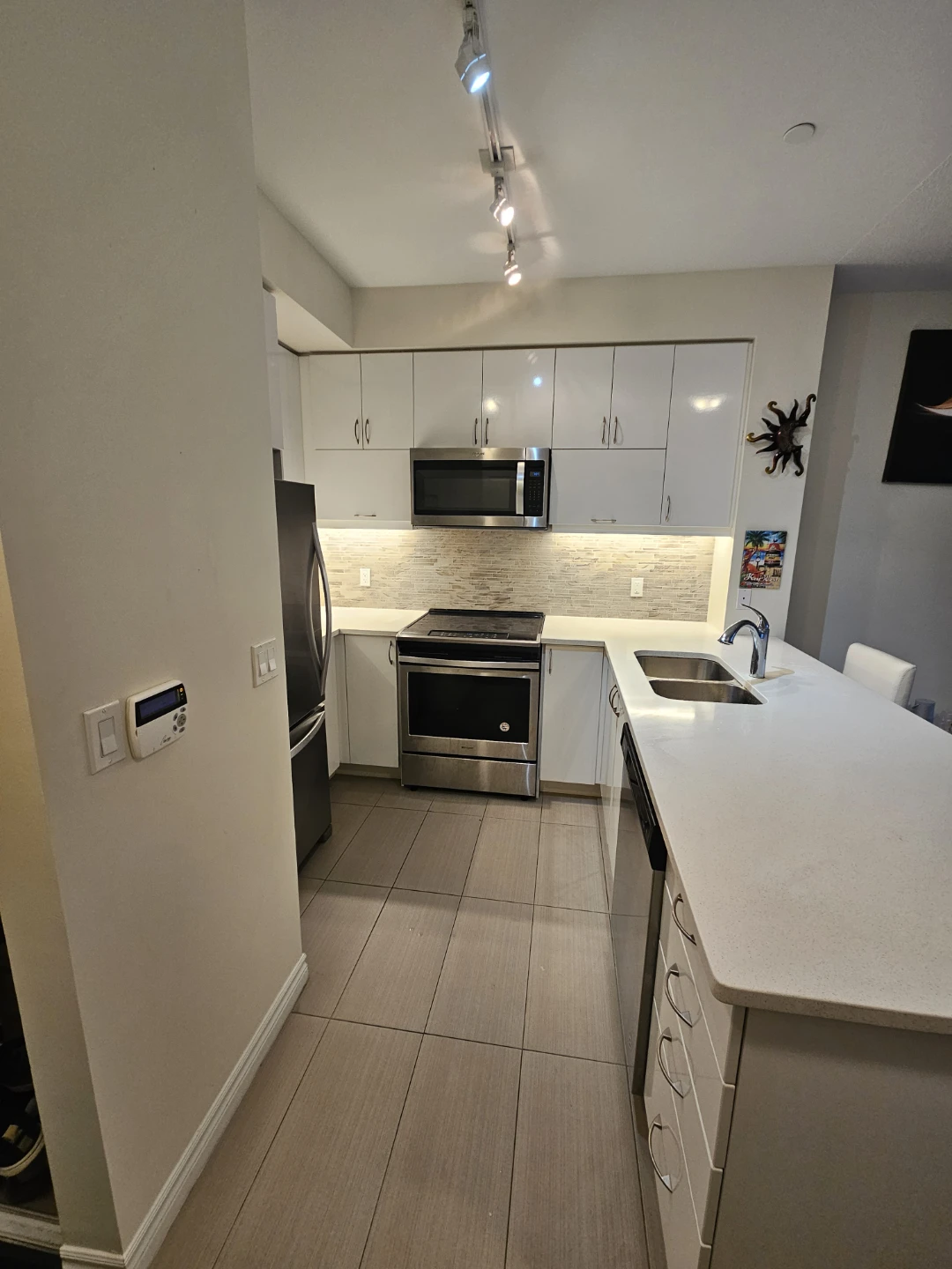 Humber Bay Condo 1Bedroom +Den 599sq for - photo 2