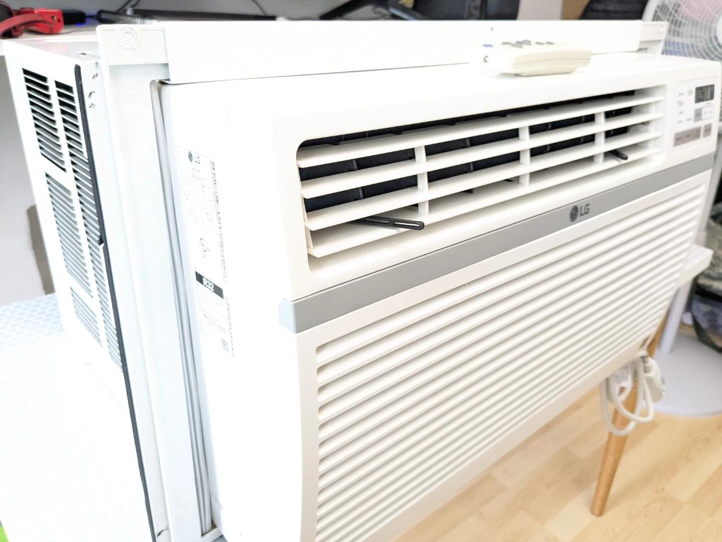 10,000Btu LG Window AC Unit with Remote Control - photo 5