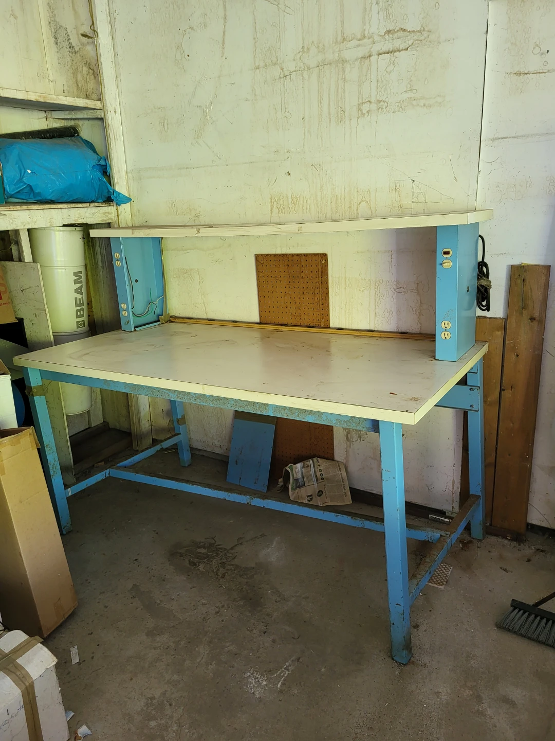 Workbench with Integrated Power Outlets