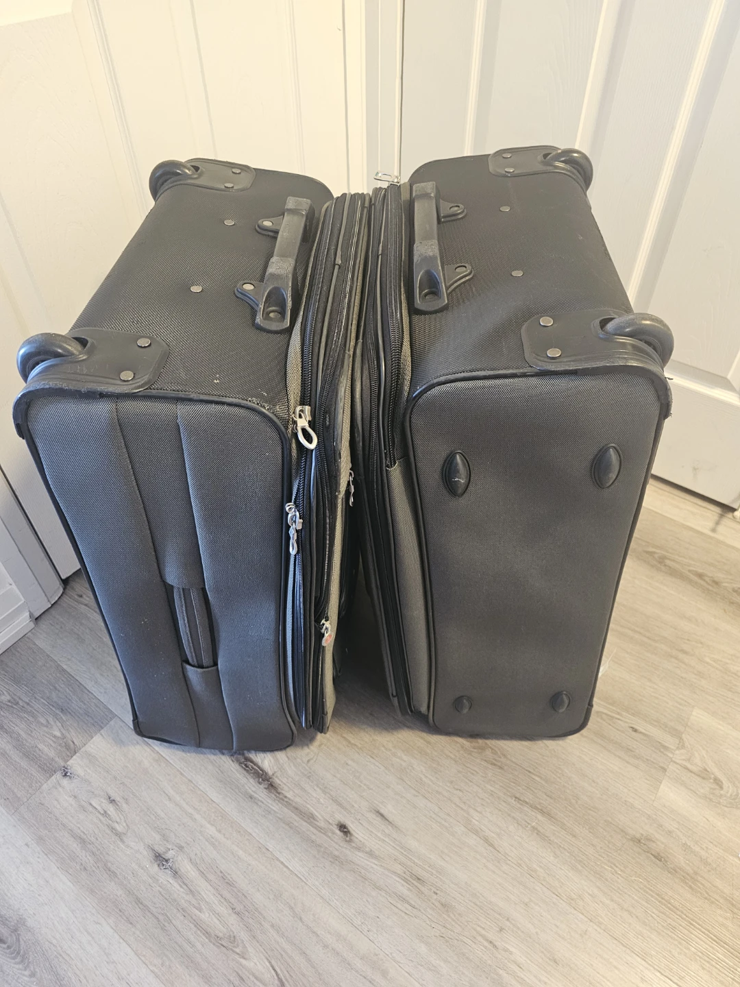2 WestJet, Olive green color,  Rolling Suitcase Set - photo 4