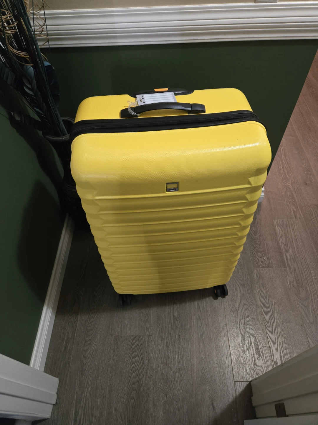 X-large Yellow Hardside Spinner Luggage