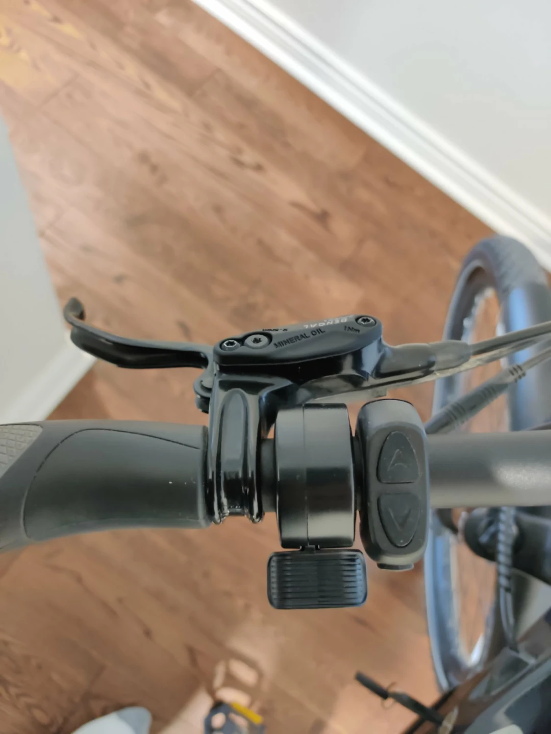 Aventon Level V1 L E-Bike & Accessories 180km only! - photo 5