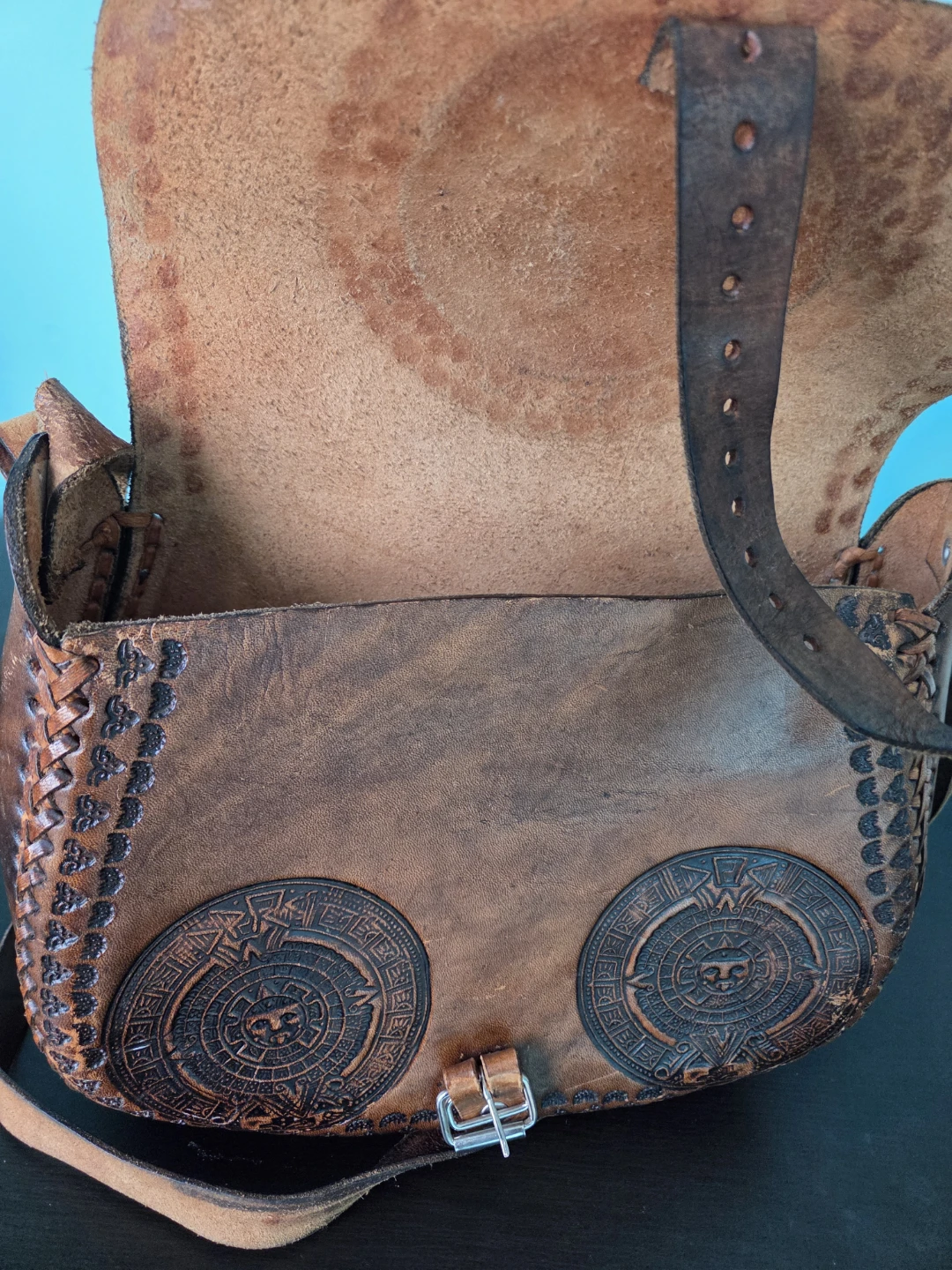 Vintage Leather Saddle Bag with Embossed Design - photo 4
