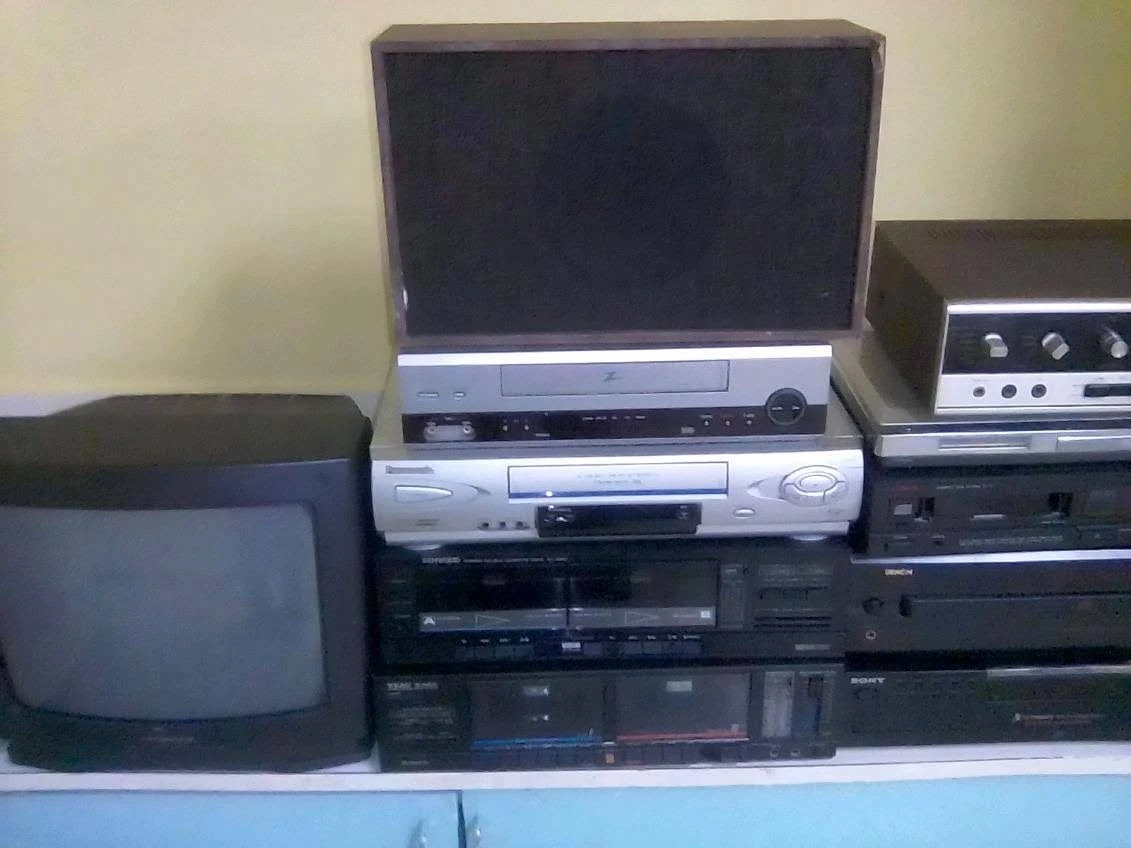 FREE VINTAGE ELECTRONICS EVERYTHING MUST GO NO CHERRY PICKING! - photo 2