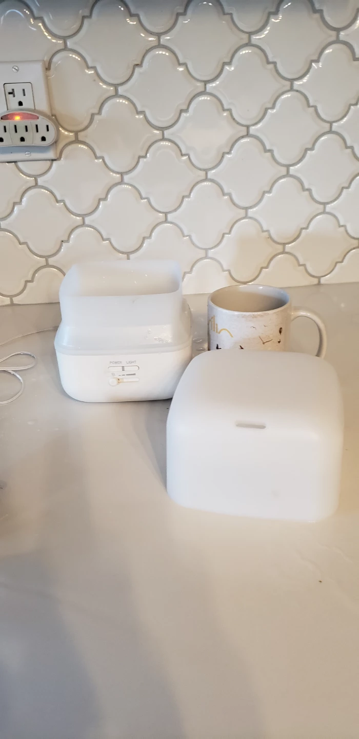 White Aroma Diffuser with Light - photo 2