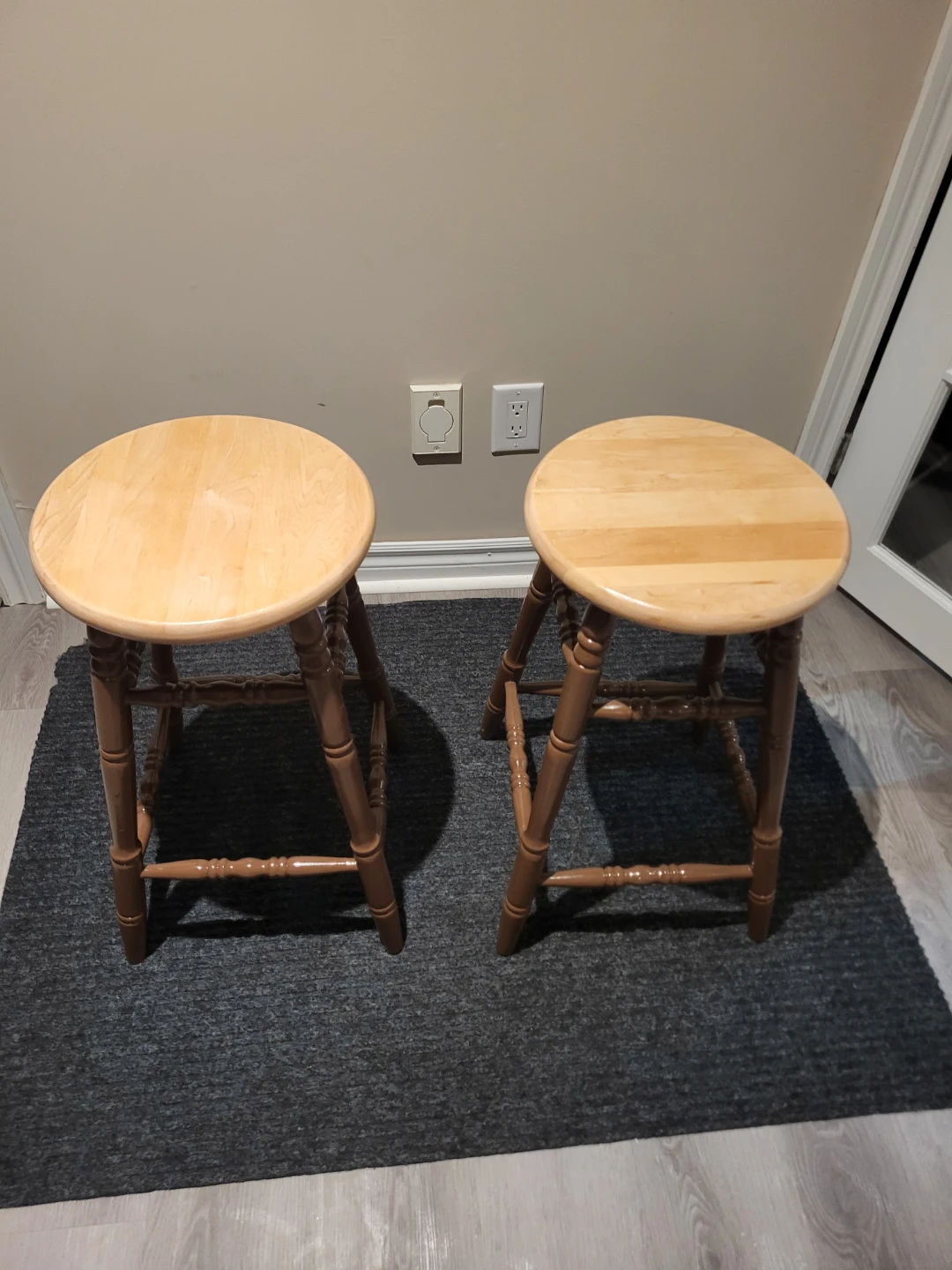 Set of 2 Wooden Bar Stools