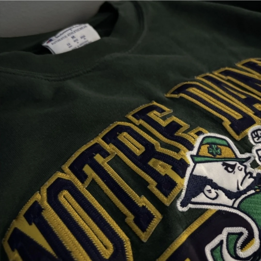 Champion Notre Dame Irish Crewneck Sweatshirt - Size Medium - photo 3