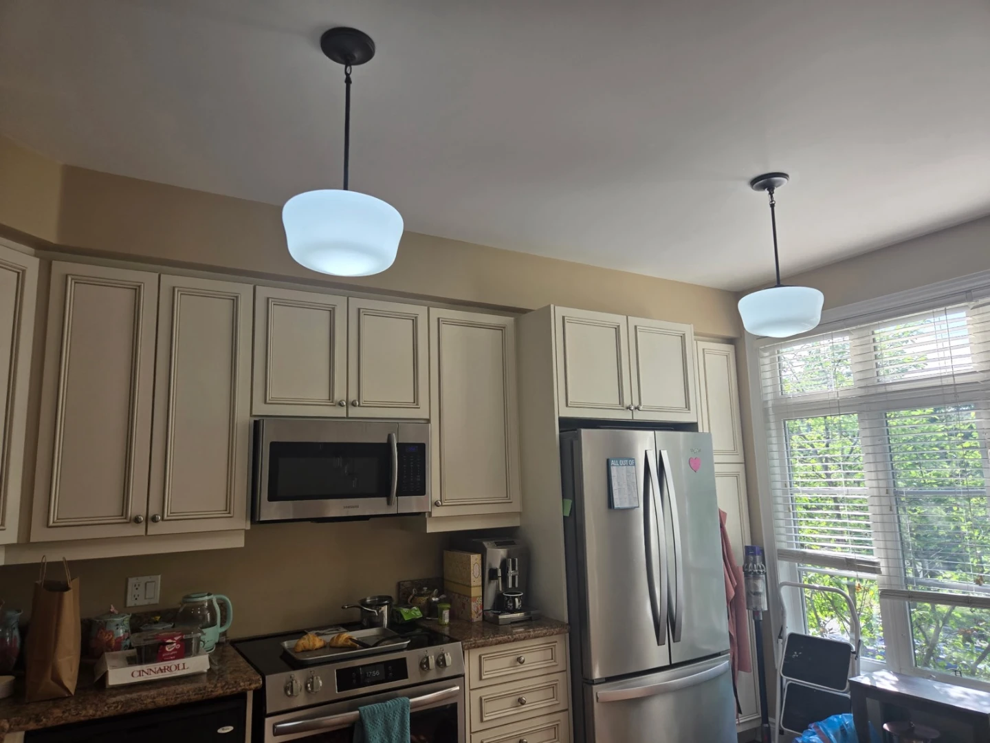 Set of 2 White Pendant Lights - photo 3