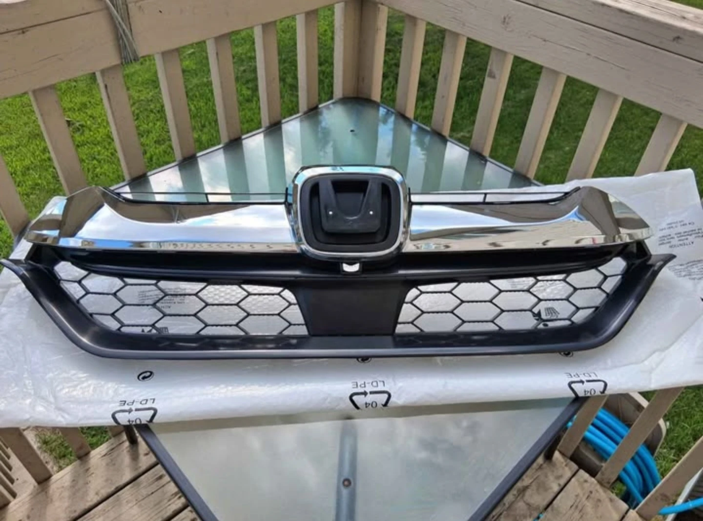Honda CR-V Front Grille - photo 2
