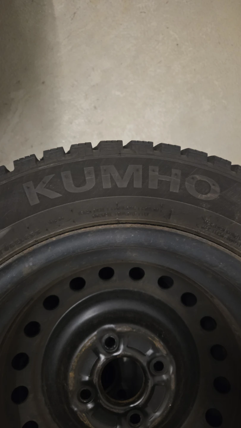 14" Winter Tires on rims (less than 8000km on them) - photo 2