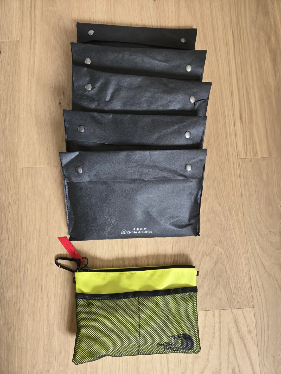The North Face Travel Pouch Bag Airline Amenity Kit NEW - photo 4