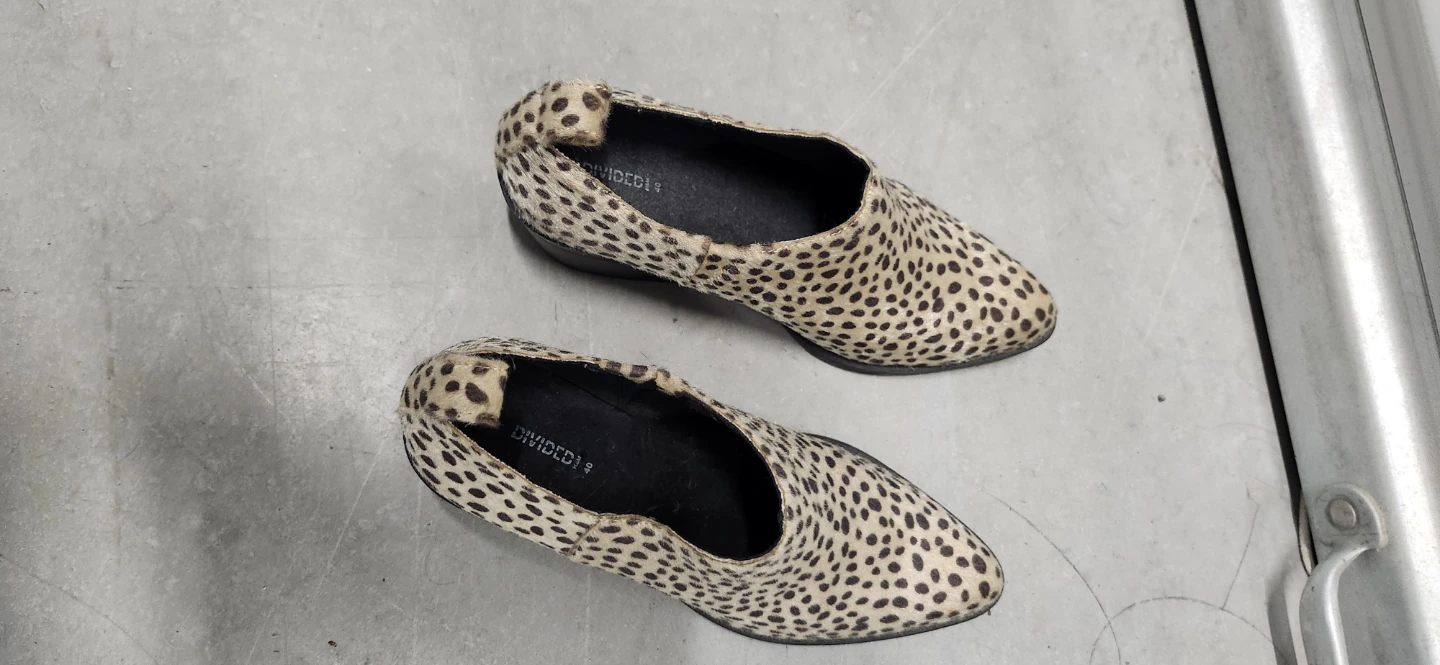 Like new Dividcd women shoes