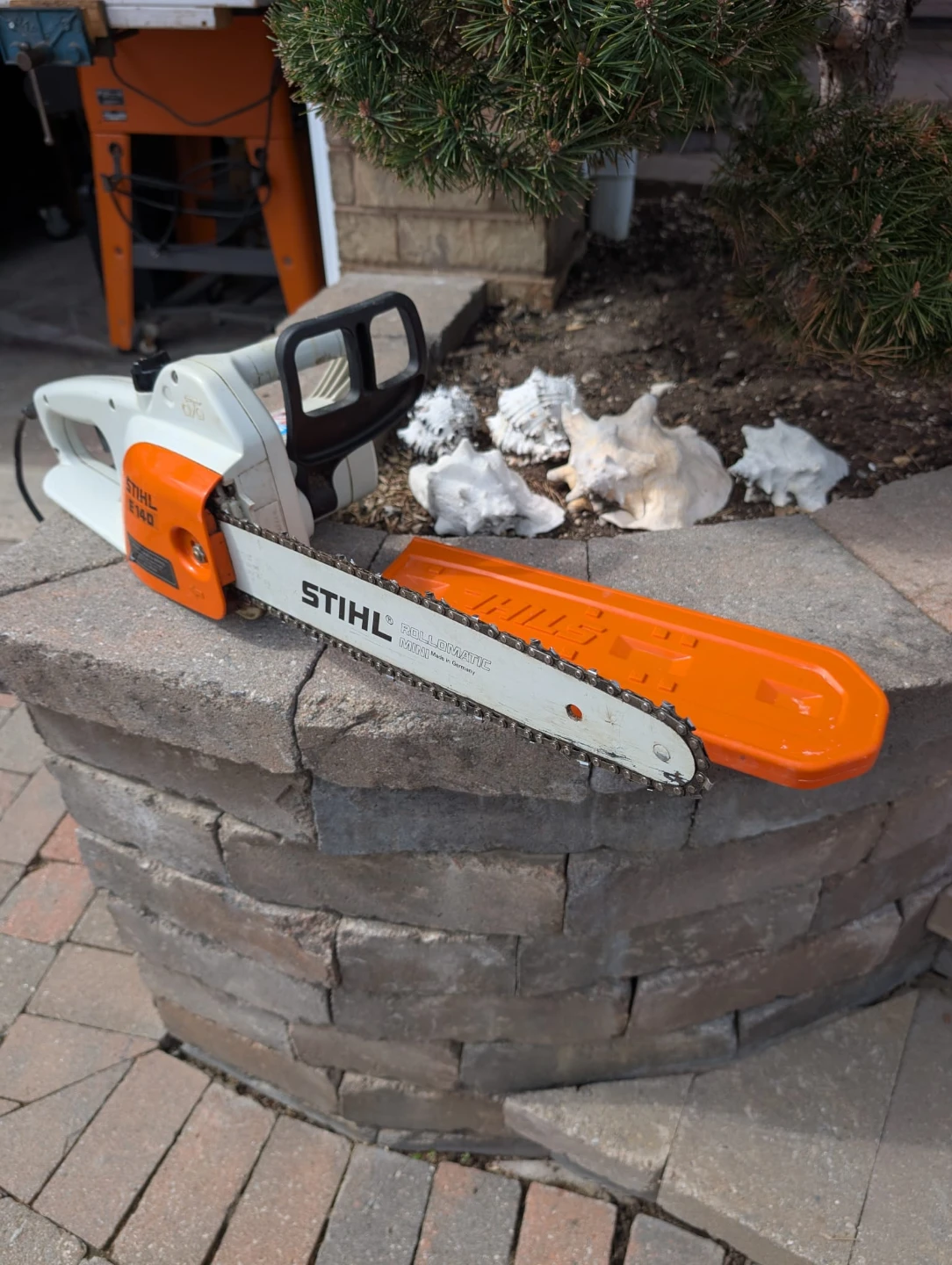 STIHL E140 Electric Chainsaw - 16" - photo 2