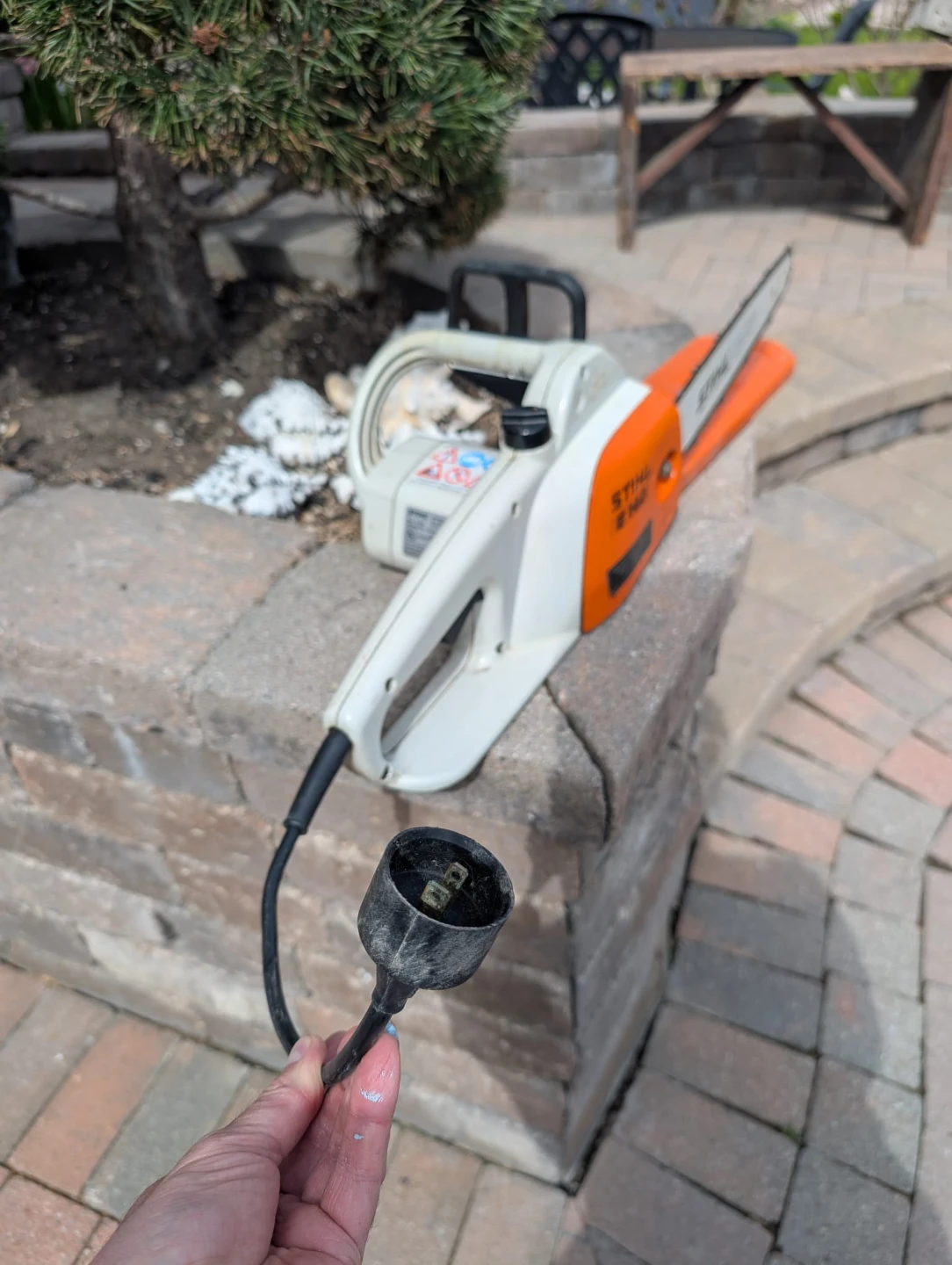 STIHL E140 Electric Chainsaw - 16" - photo 4