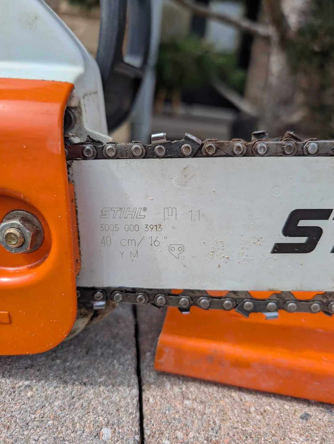 STIHL E140 Electric Chainsaw - 16" - photo 5