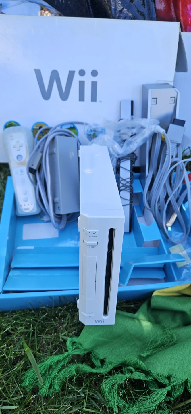 Nintendo Wii Console with Wii Sports - photo 2