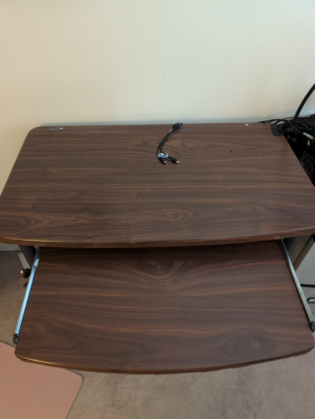 Compact Computer Desk with Keyboard Tray