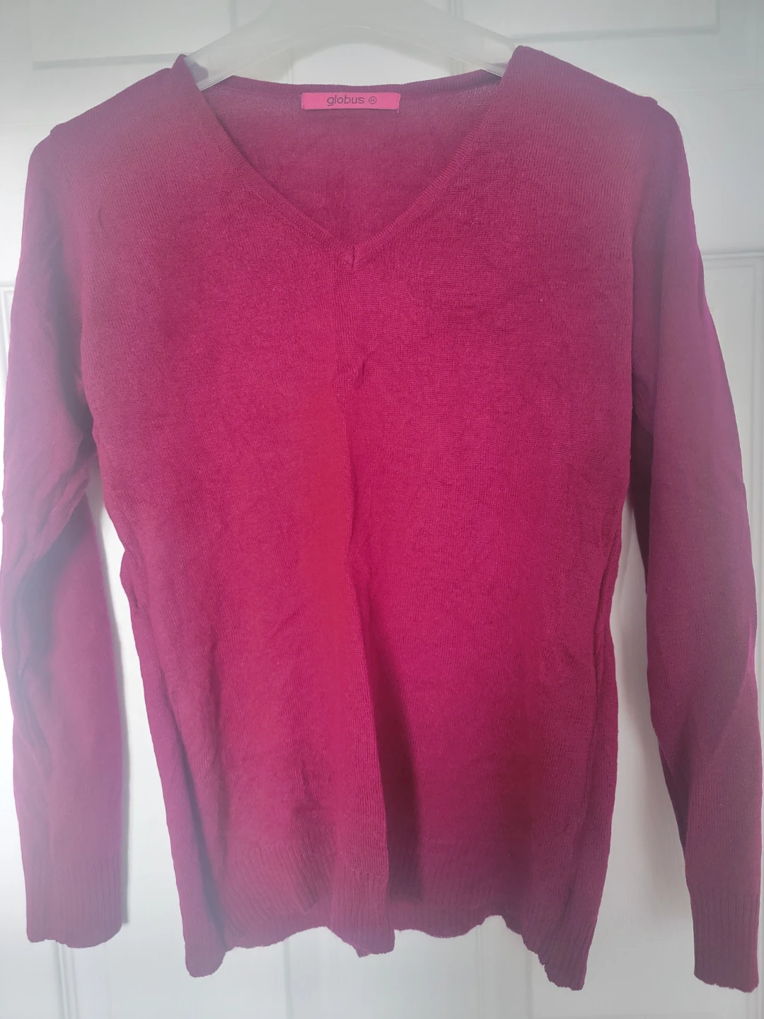 Globus V-neck Sweater - Magenta Medium