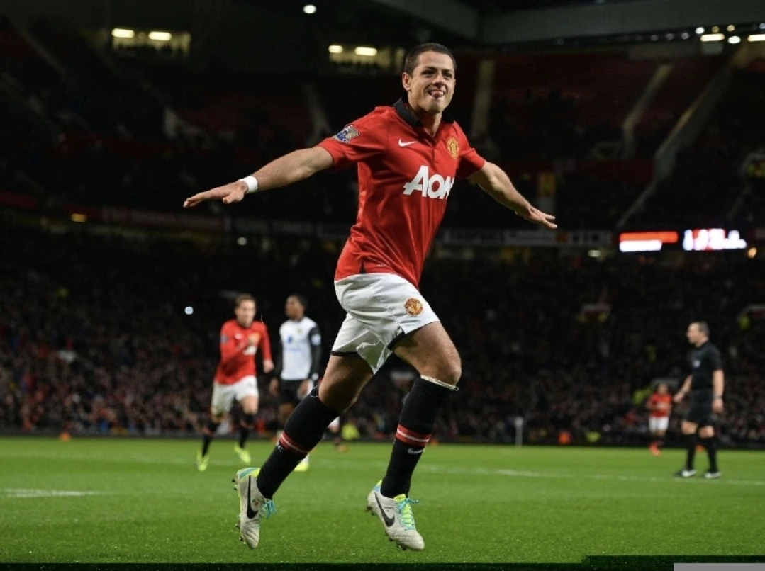 Seeking Chicharito soccer jersey - photo 4