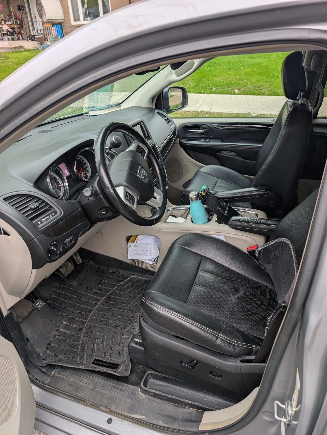 Dodge Grand Caravan Van - photo 3