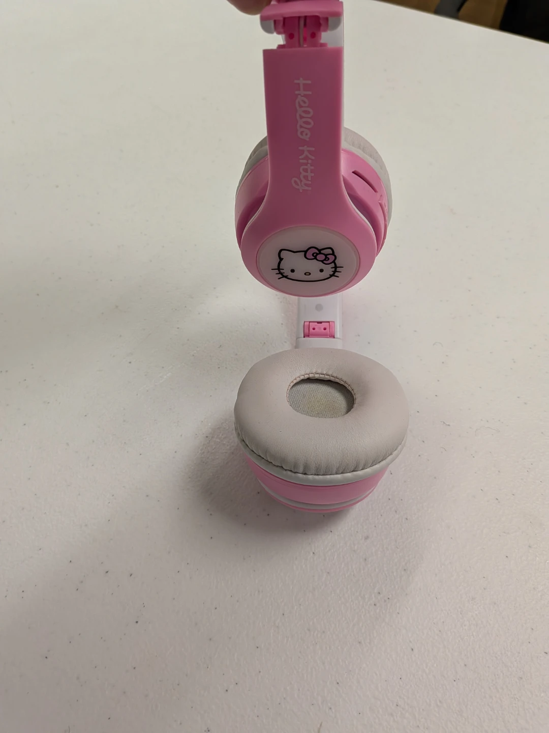 Hello Kitty Wireless Light-Up Headphones - photo 4