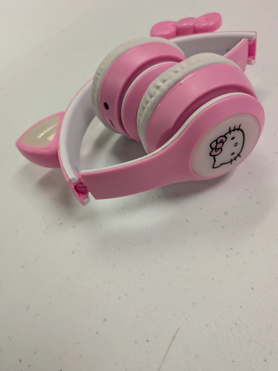 Hello Kitty Wireless Light-Up Headphones - photo 3
