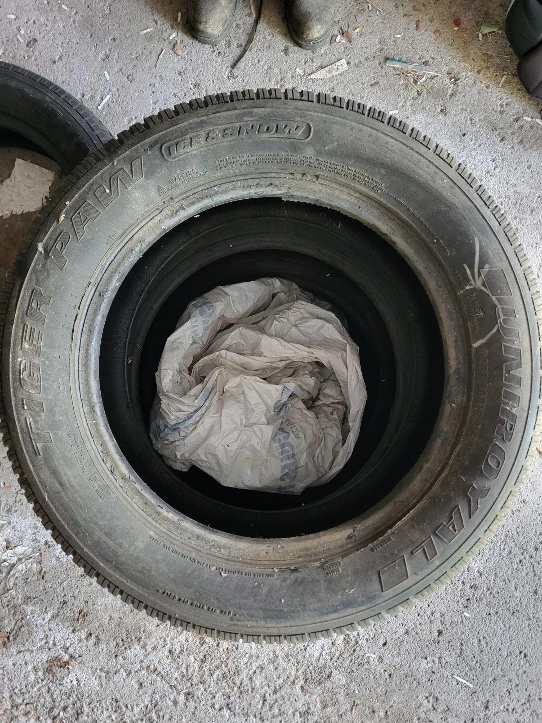 Uniroyal Tiger Paw Snow Tires (4) P205/60R16 - photo 2