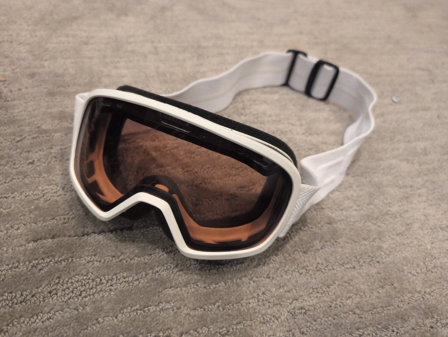 Capix Elite Snowboard Helmet and Scott goggles - photo 3
