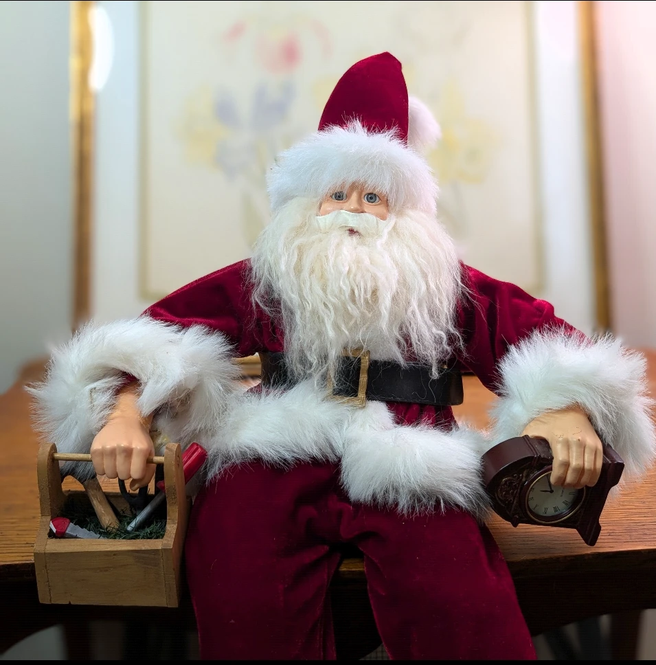 Sitting Mantle Santa Claus Figurine