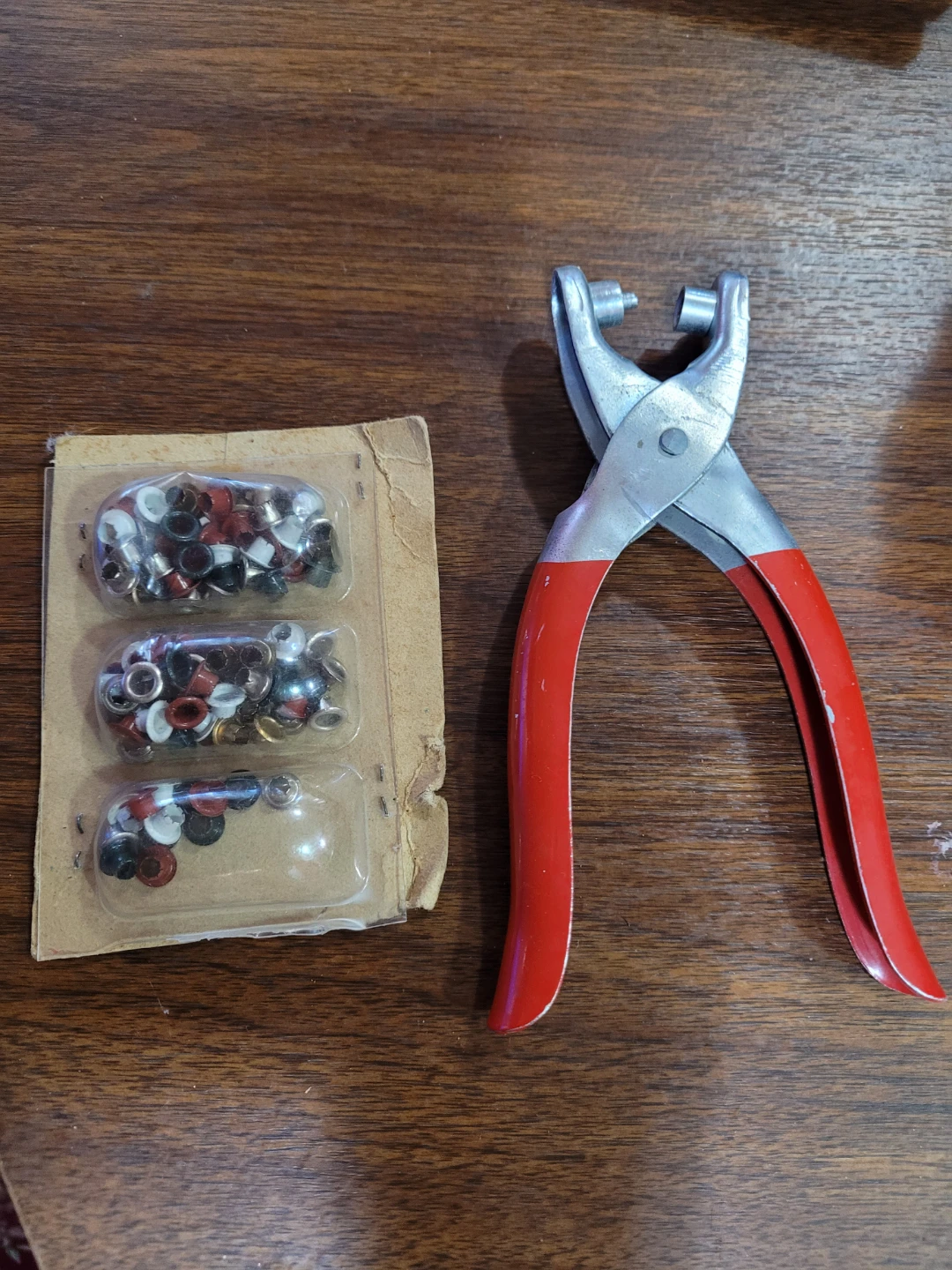 Grommet Plier Tool with Assorted Grommets