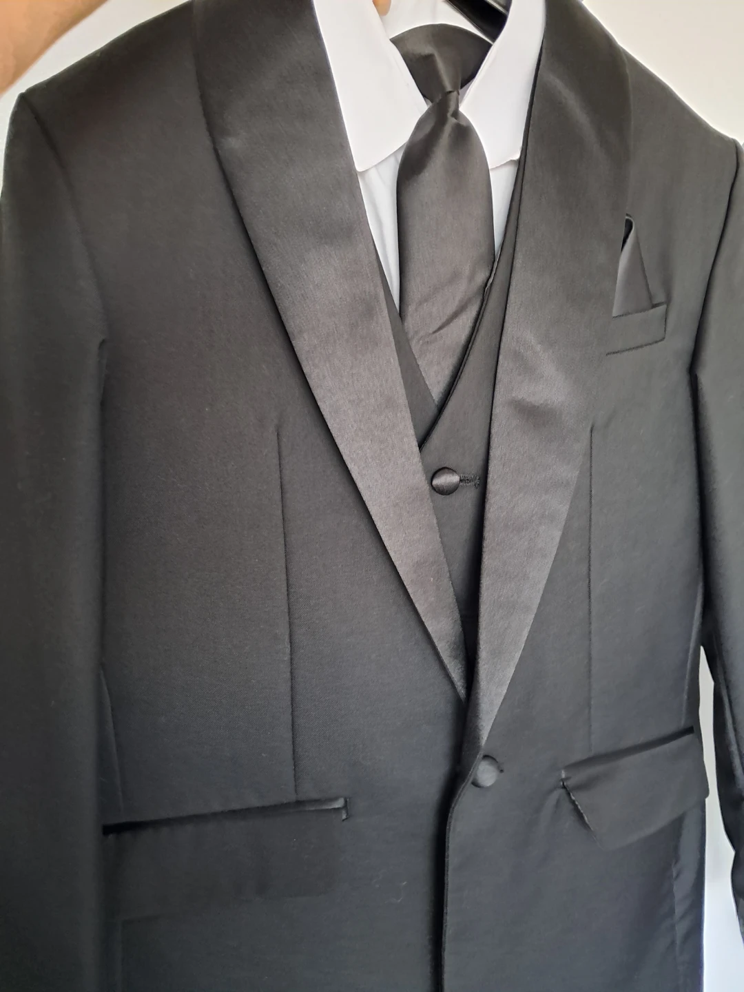 NEW Boys Black Tuxedo Suit 5-Piece Set - photo 2