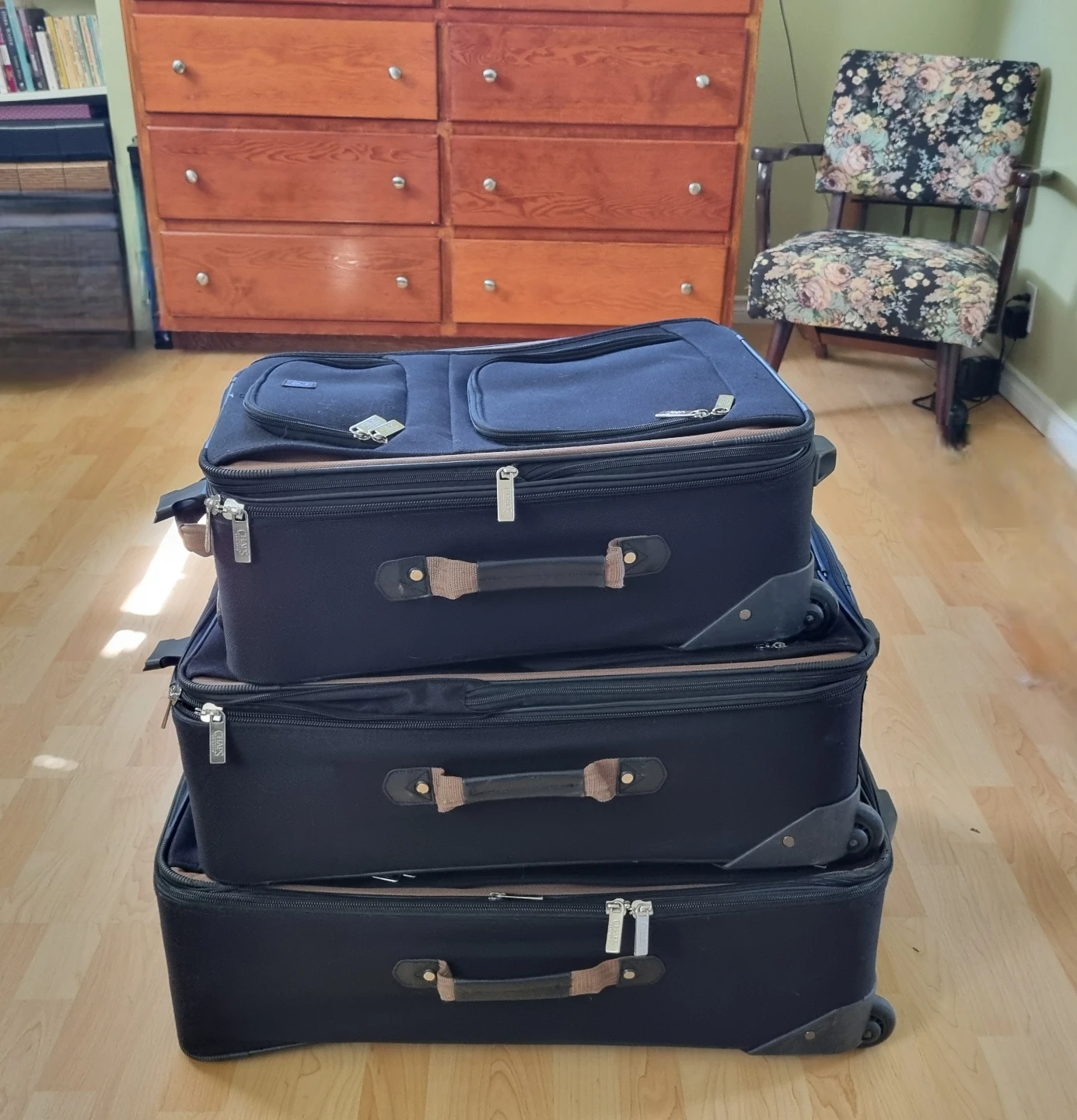 Chaps Vintage Soft Suitecase Set