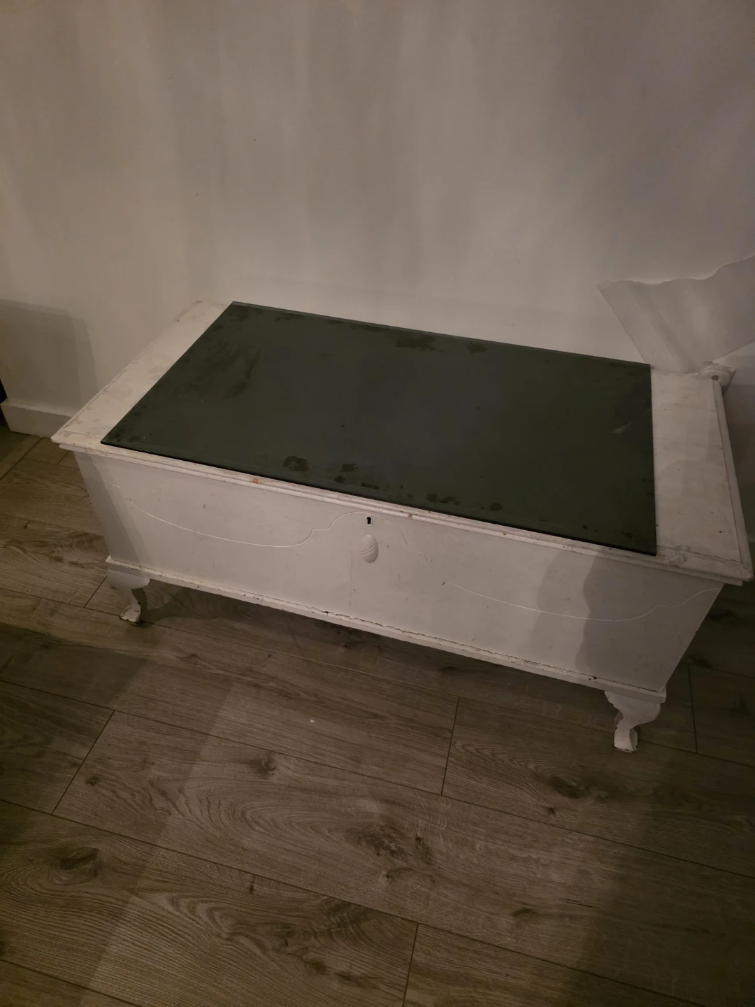 Vintage White Trunk Coffee Table with Glass Top - photo 2