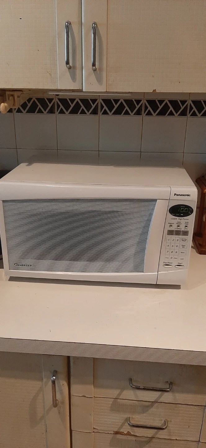 Panasonic Inverter Countertop Microwave READ DESCRIPTION ON SIZE