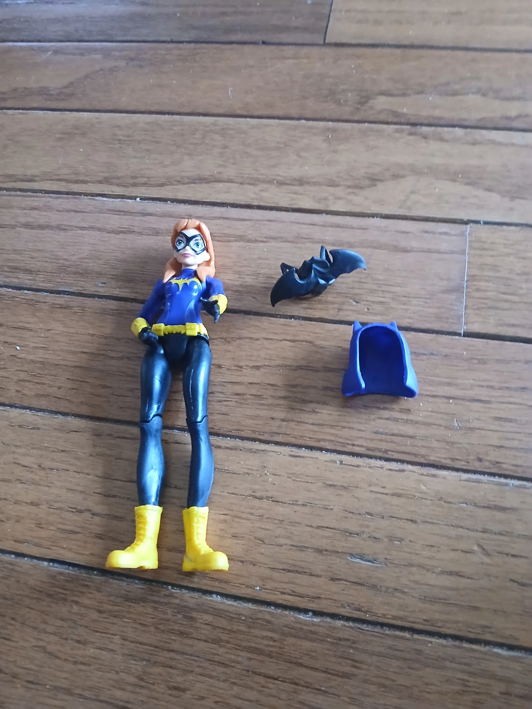 Batgirl Action Figure with Accessories - photo 2