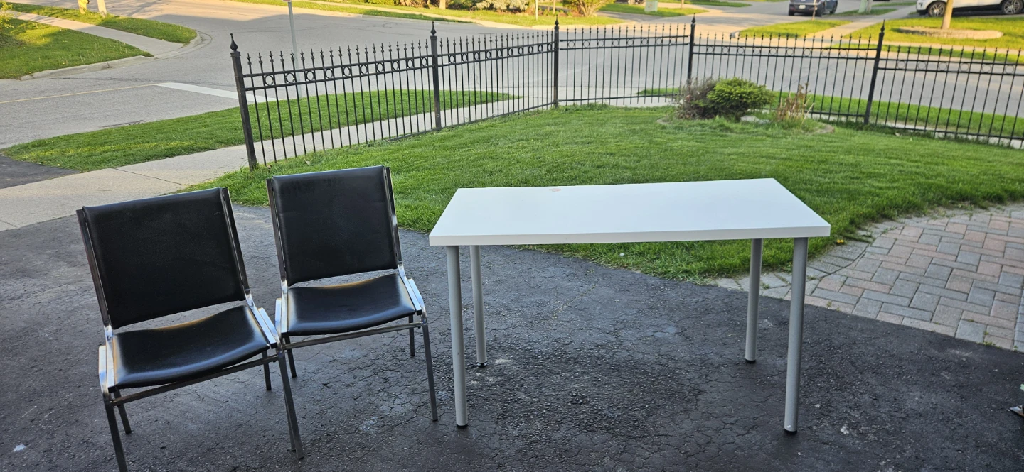 Set of 2 black dining chairs and white desk - photo 3