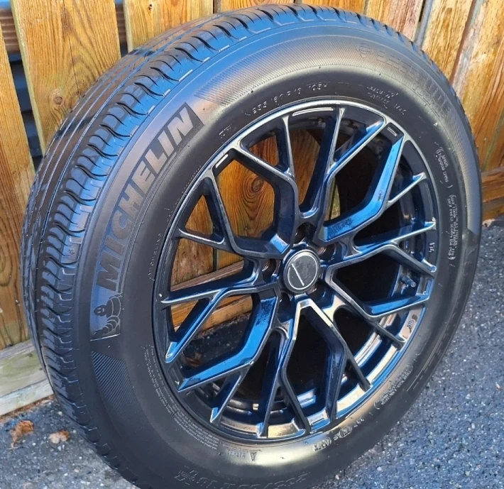 Michelin Tires on Black Rims 235/60R18 - photo 2