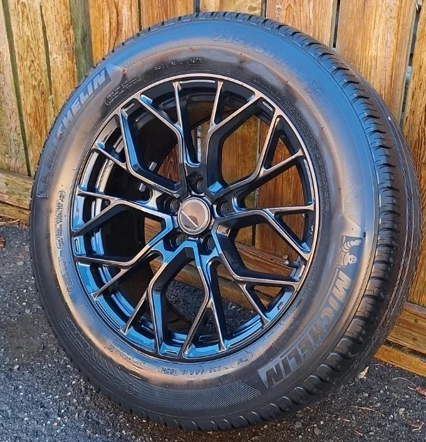 Michelin Tires on Black Rims 235/60R18 - photo 5