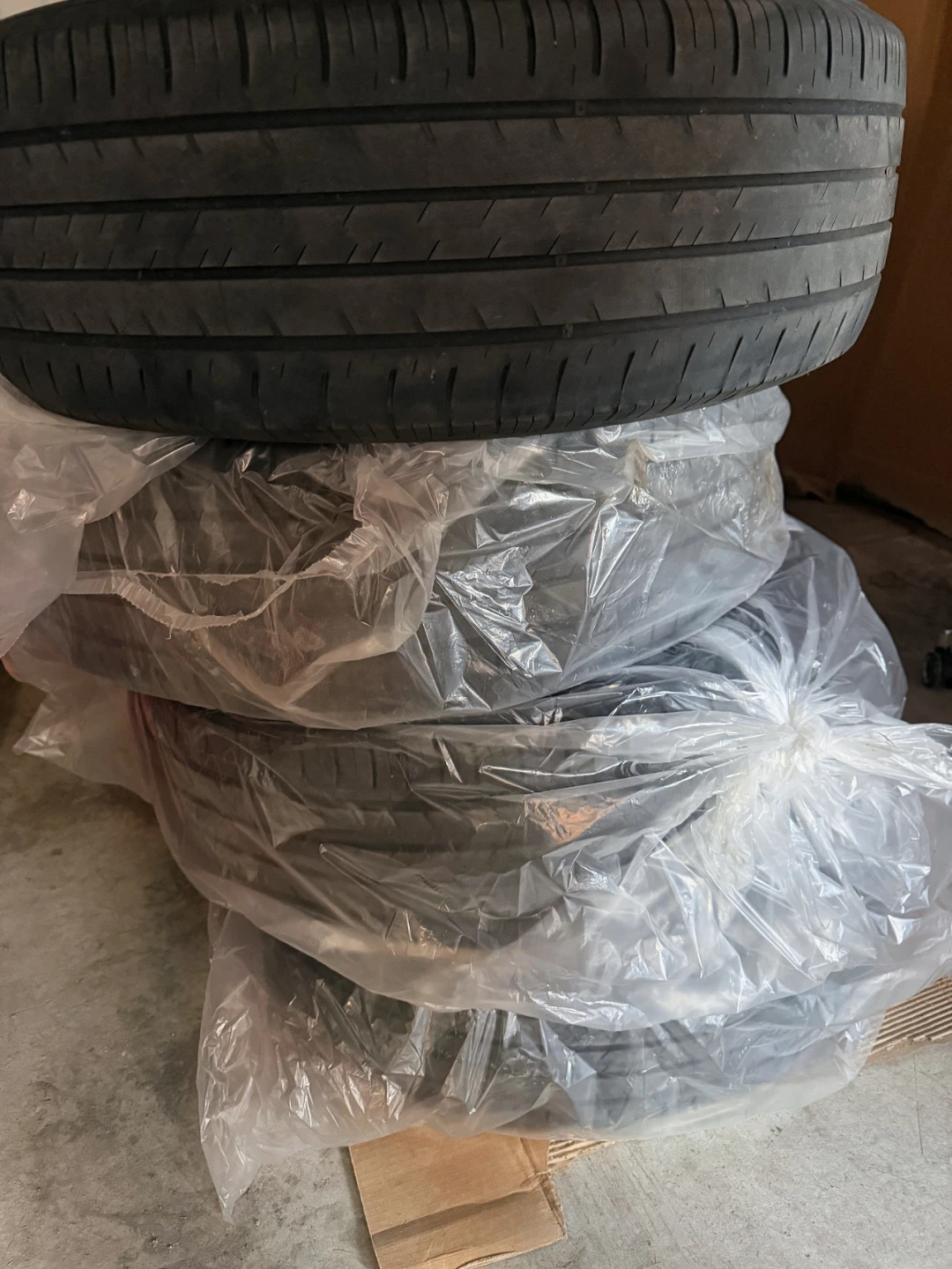 4 x Hankook Kinergy GT Tires 235/65R17 104H
