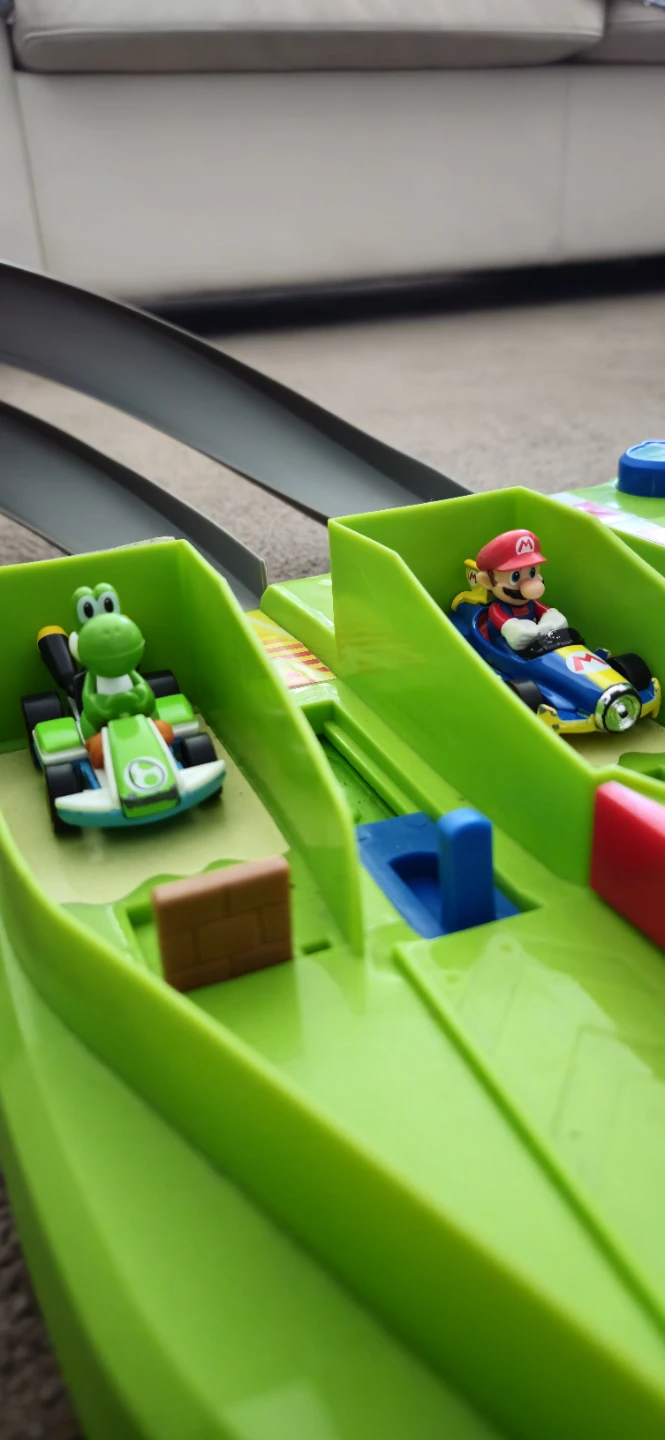 Mario Kart Track Toy Set with Go-Karts - photo 2