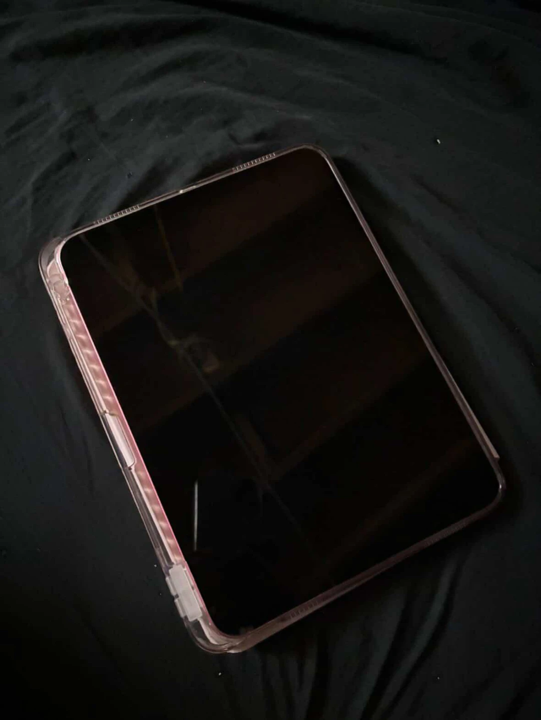 Pink Apple iPad a16 2025 with Keyboard and Mouse